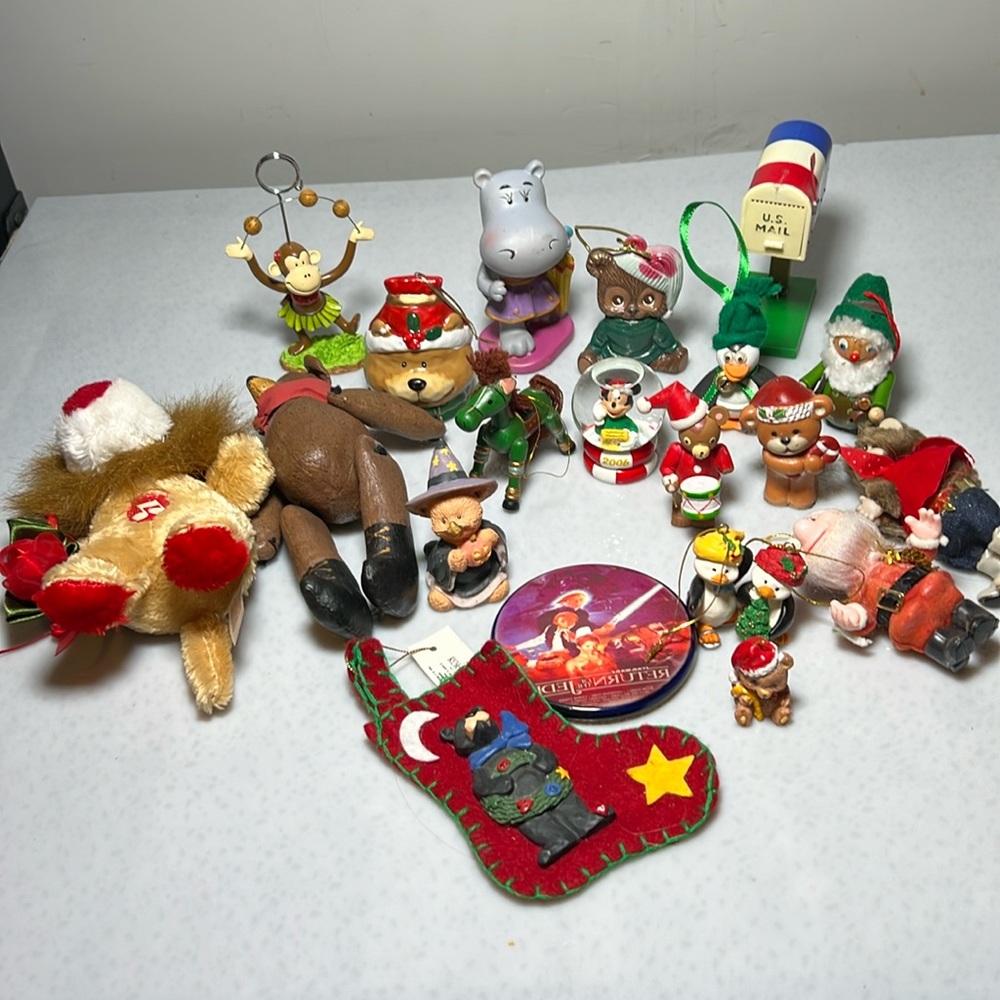21 Assorted Christmas Themed Items Decorations and Ornaments